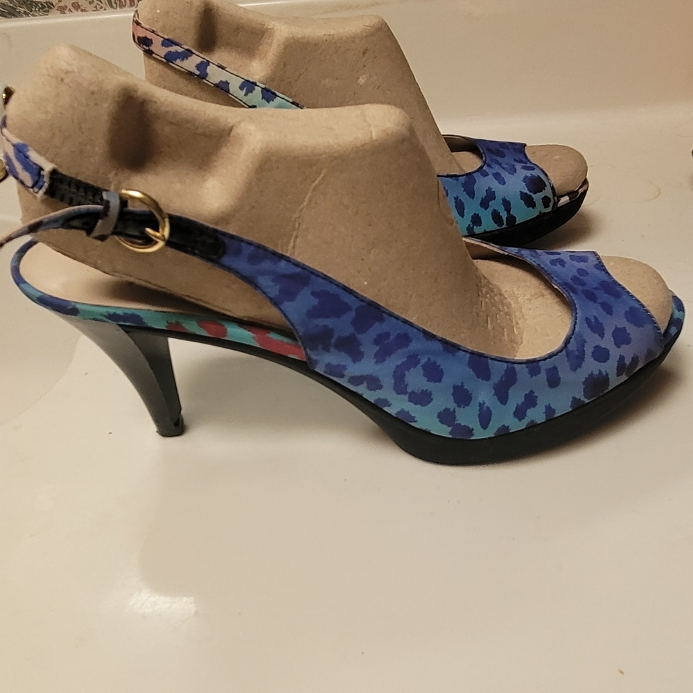 Shoes - Picture 2 of 3